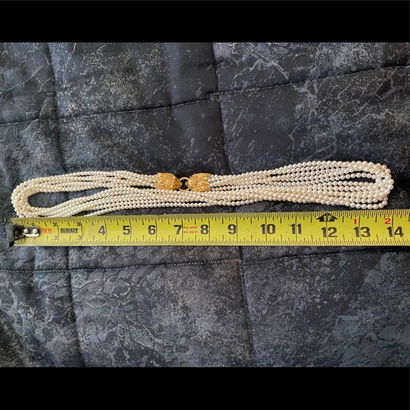 Genuine Pearl necklace with 18k lion heads clasp. Gorgeous! - Picture 5 of 17